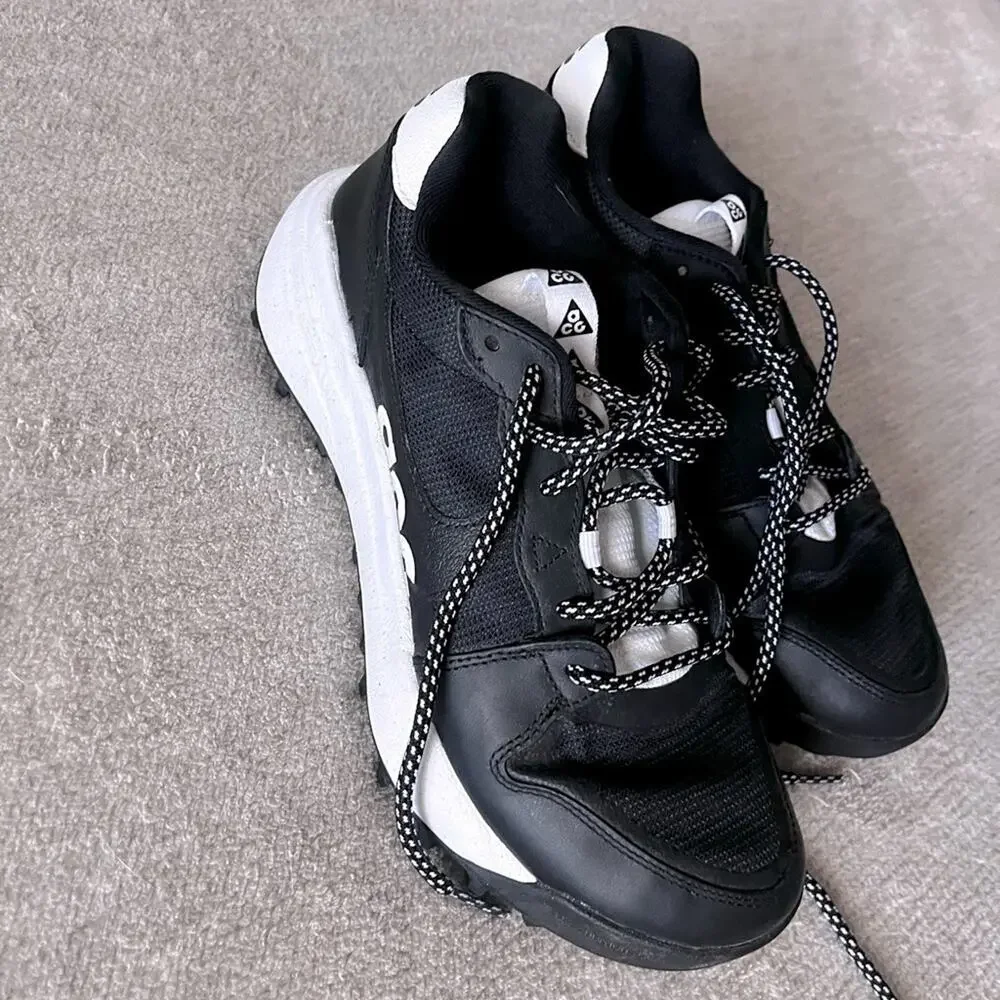 Nike ACG Lowcate Black White Size 7 Gorpcore, Adventure, Traction, Outdoor, Hike